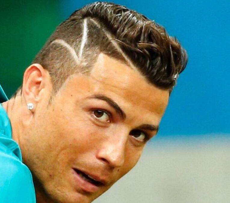 首发阵容更 首发阵容更