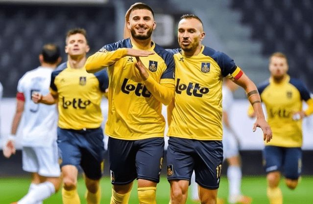 两人都笑容 两人都笑容