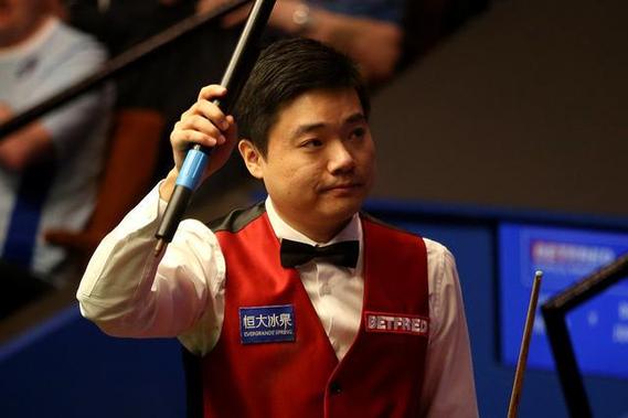 世体：巴萨不急于让阿劳霍复出，正和他商讨薪水分期支付问题